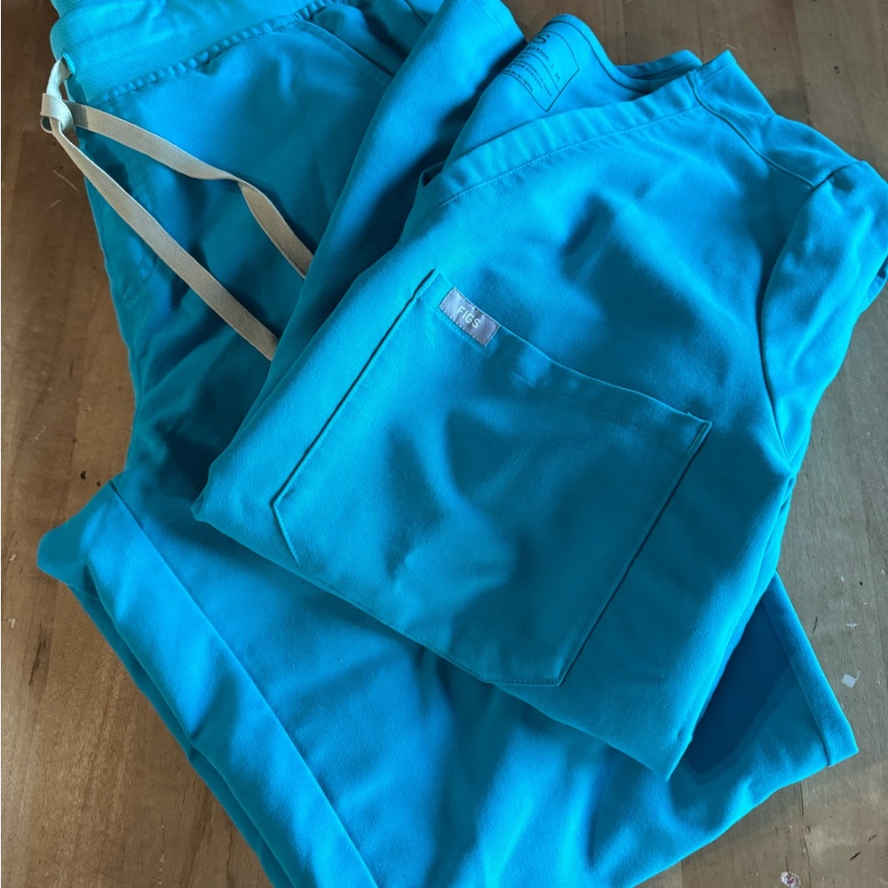 Teal figs scrub set